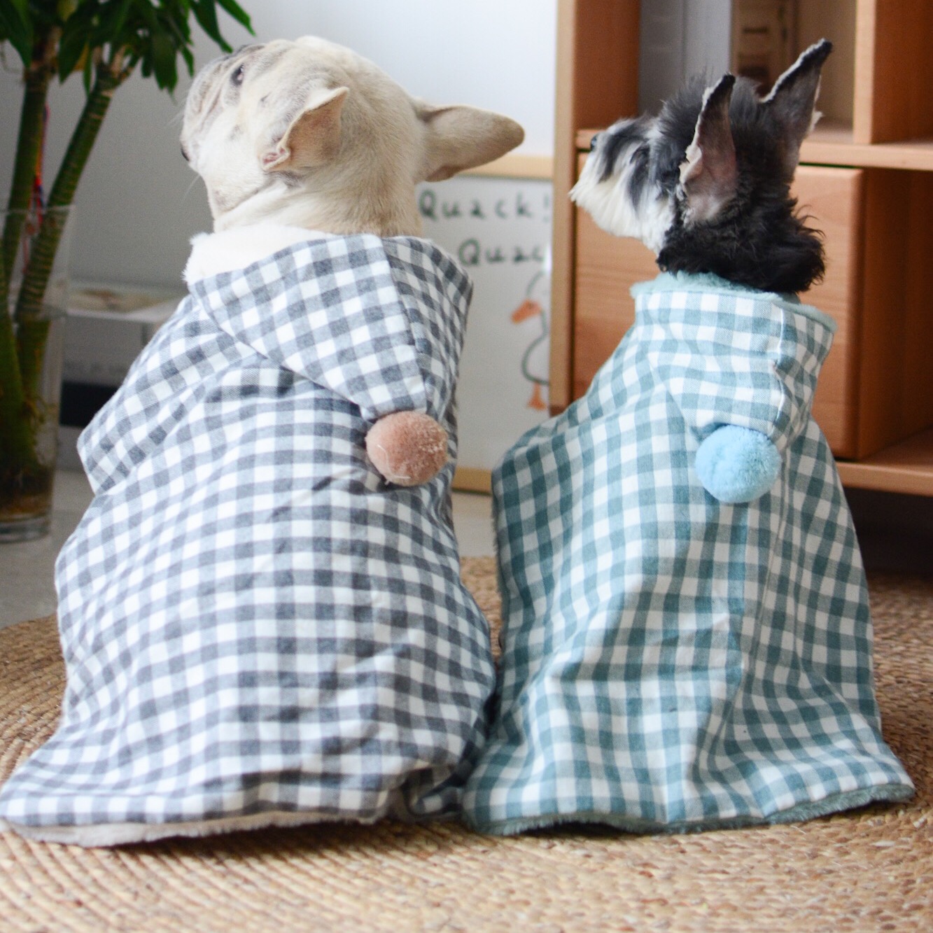防災グッズ ふわもこ防災ぽんぽんケープ