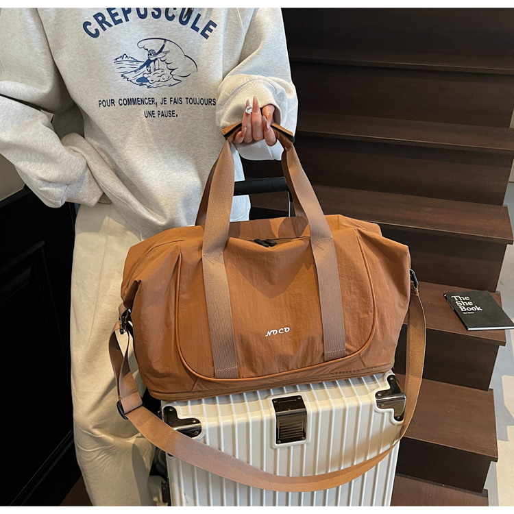 ボストンバッグ 軽量素材の旅行用大容量ボストンバッグ