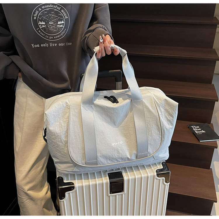 ボストンバッグ 軽量素材の旅行用大容量ボストンバッグ