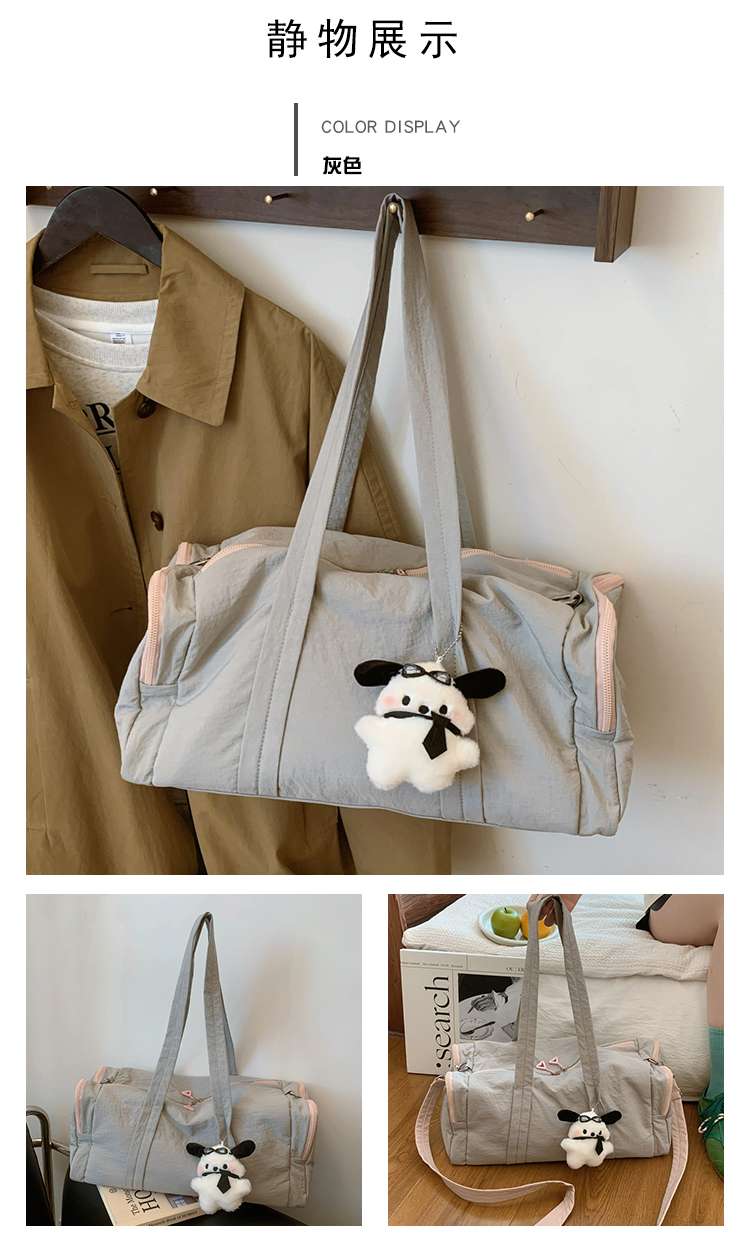 ふわふわチャーム付きドーム型ボストンバッグ