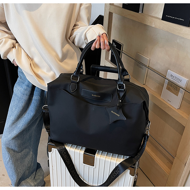 ボストンバッグ 上質素材の旅行用ボストンバッグ