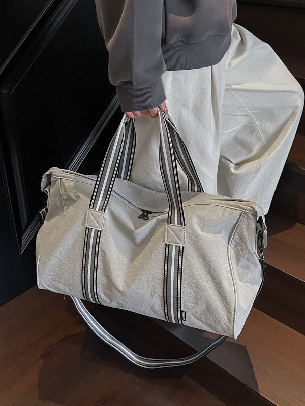 ボストンバッグ 多機能収納付き 2色展開