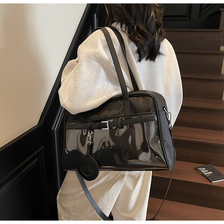ボストンバッグ 光沢感あふれる多用途ボストンバッグ