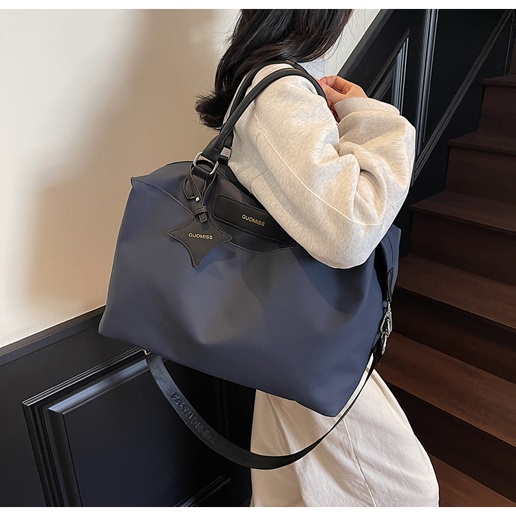 ボストンバッグ 上質素材の旅行用ボストンバッグ