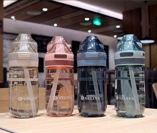 水筒 目盛り付き透明プラスチック製ストロー式水筒