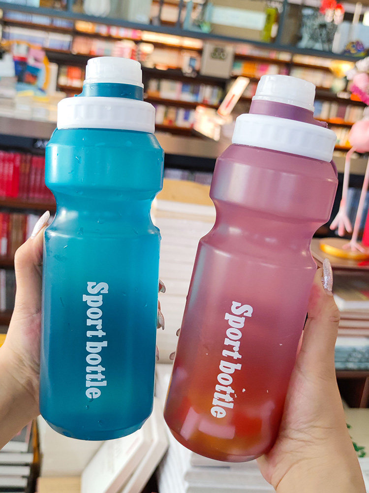 水筒 運動用くびれ形状プラスチック製水筒