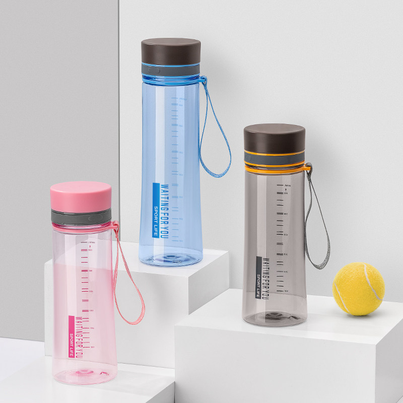 水筒 目盛り付き携帯用プラスチック製水筒