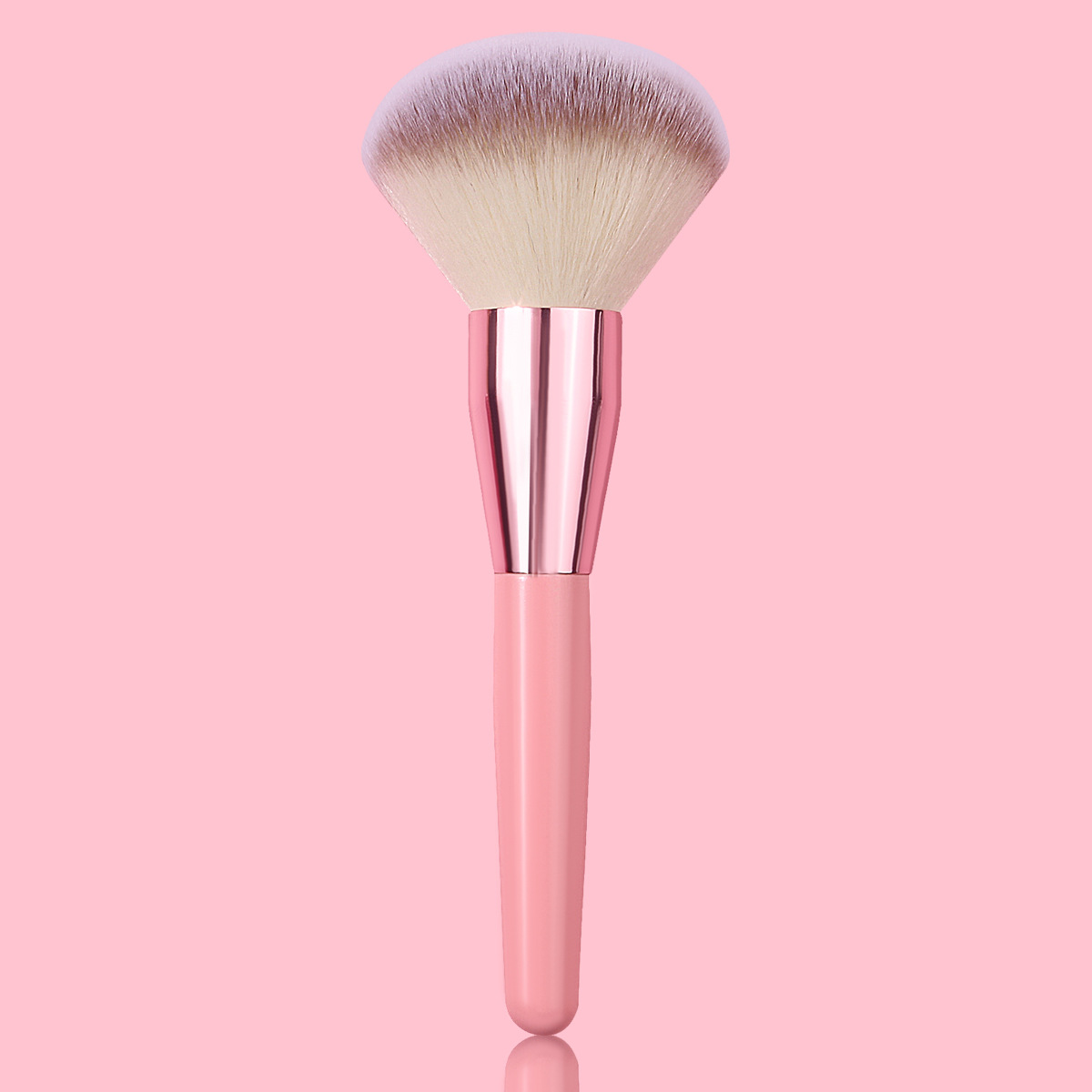 メイクブラシ ふんわり仕上げ扇形チークブラシ