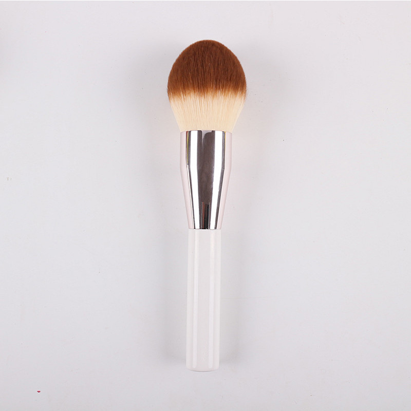 メイクブラシ ふんわり仕上げる丸型チークブラシ