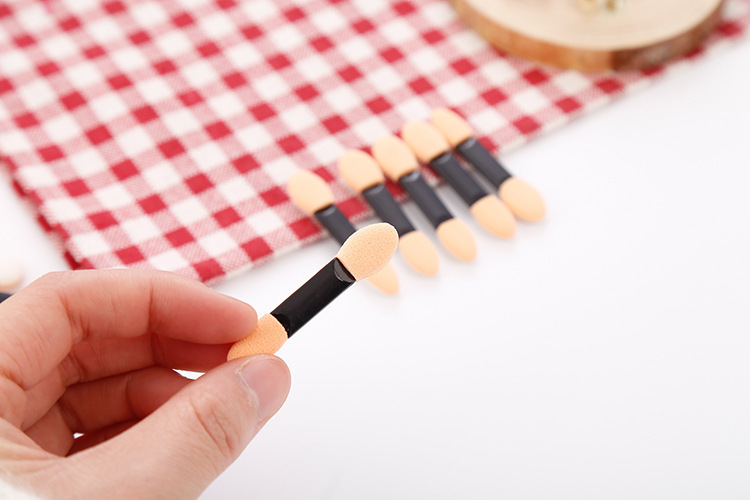 メイクブラシ 両端使える二重構造スポンジチップアイシャドウブラシ