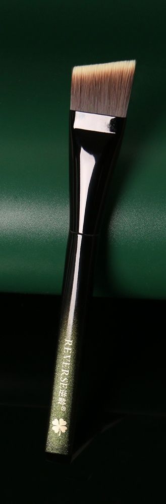 メイクブラシ ファンデーション 極上の斜角ファンデーションブラシ
