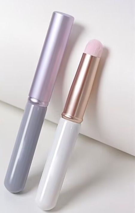 メイクブラシ リップ 携帯用リップブラシ 蓋付き