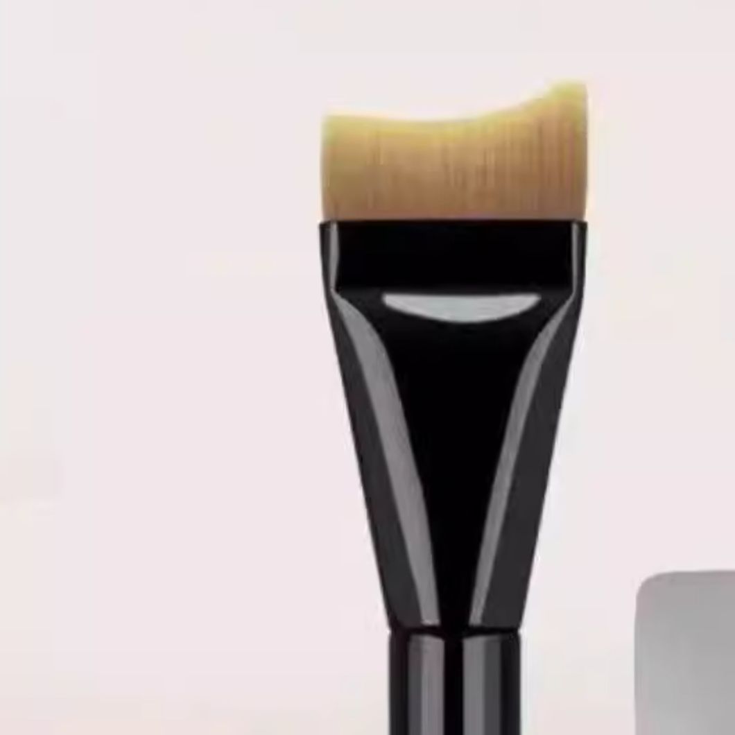 メイクブラシ なめらか仕上げ斜めカット筆