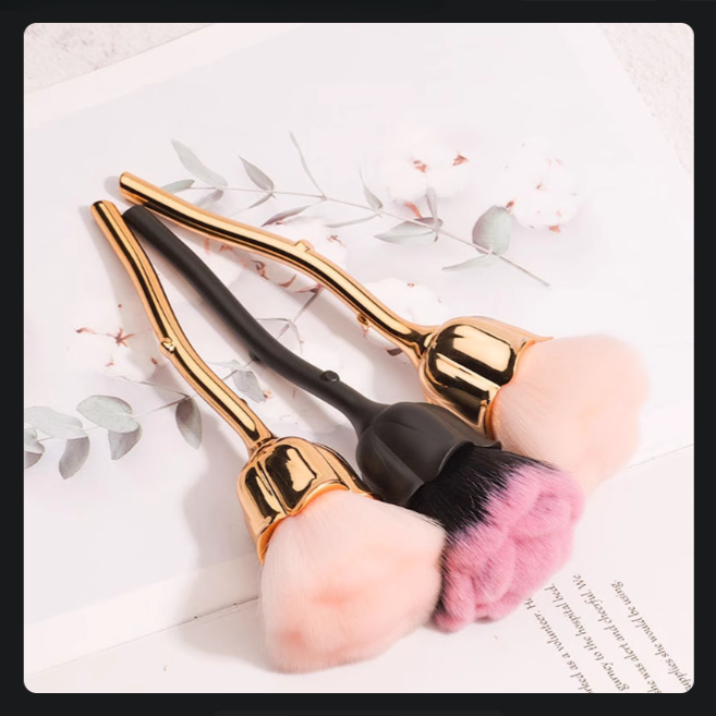 メイクブラシ 花弁型高級ファンデーション専用ブラシ