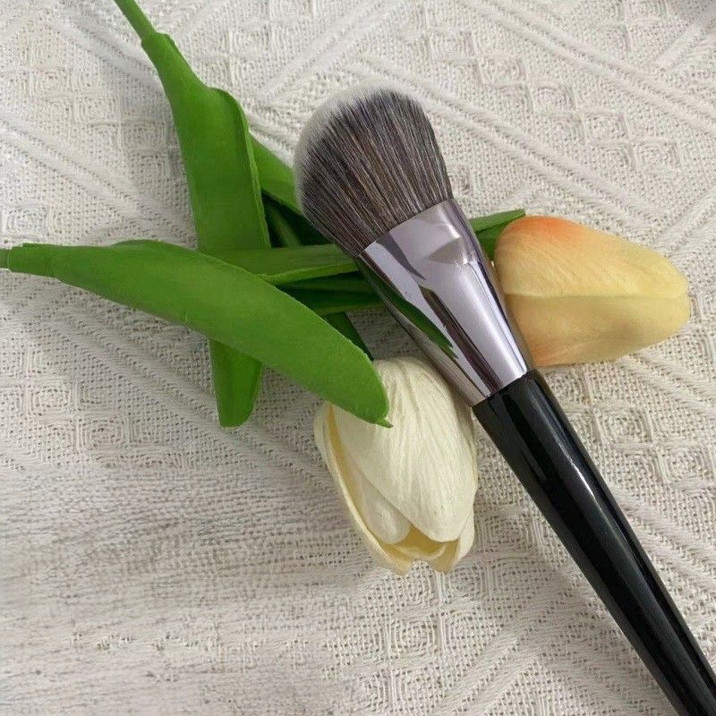 メイクブラシ プロ仕様丸型ファンデーション専用ブラシ