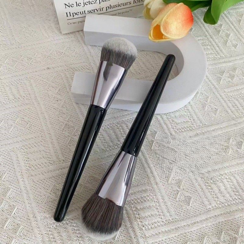 メイクブラシ プロ仕様丸型ファンデーション専用ブラシ