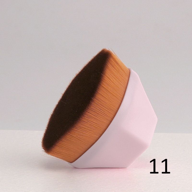 メイクブラシ 多面体型プロ仕様ファンデーション専用ブラシ