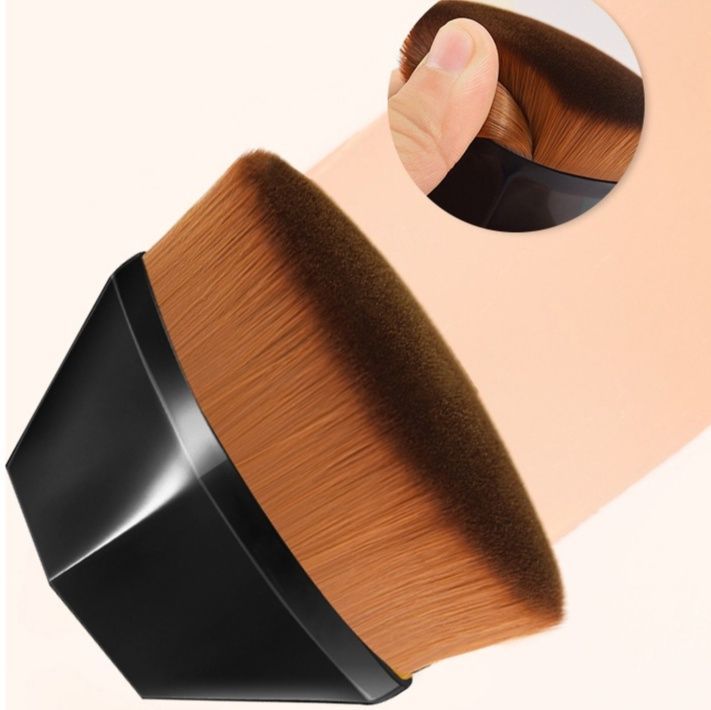 メイクブラシ 多面体型プロ仕様ファンデーション専用ブラシ