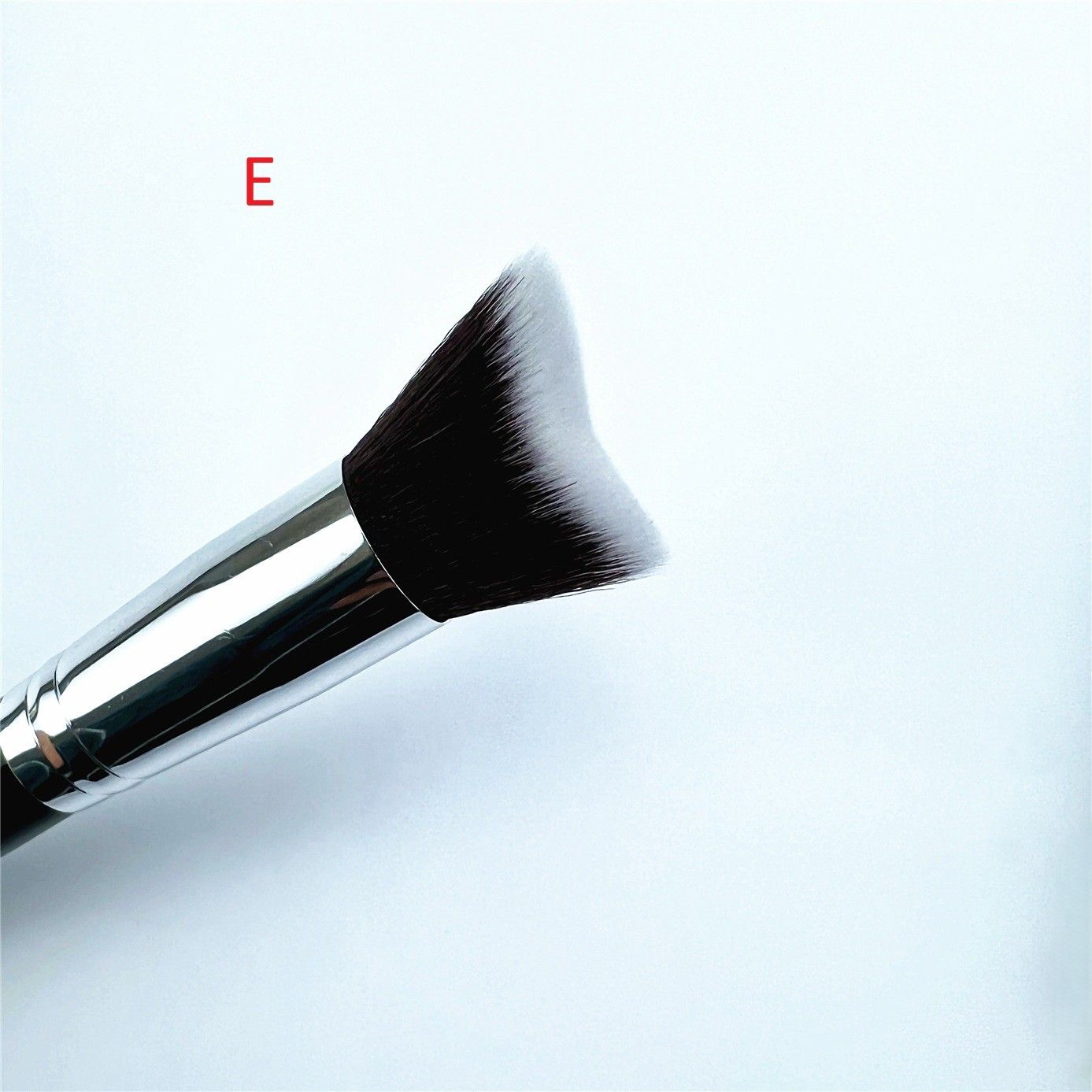 メイクブラシ 高品質人工毛平筆ファンデーション専用筆