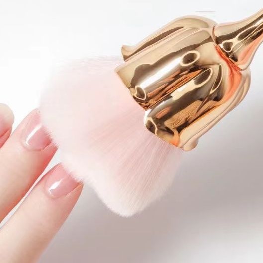 メイクブラシ 高級感溢れる花型ヘッド極上柔らかメイクブラシ