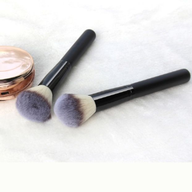 メイクブラシ プロ仕様ふんわりチークブラシ