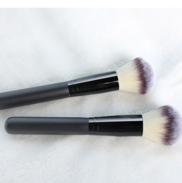 メイクブラシ プロ仕様ふんわりチークブラシ