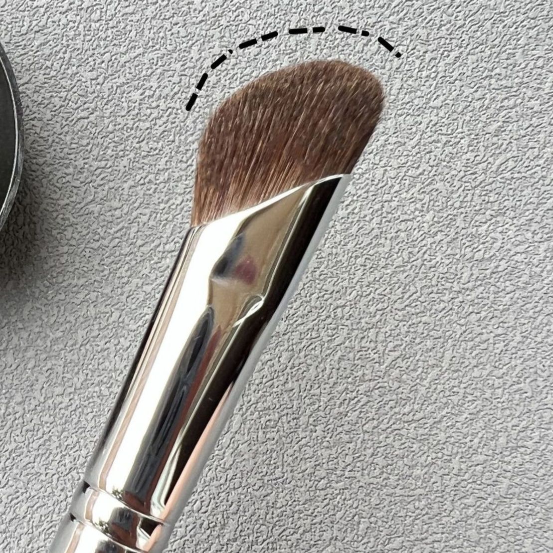 メイクブラシ 鎌刀型斜めカット鼻筋立体コンシーラーブラシ