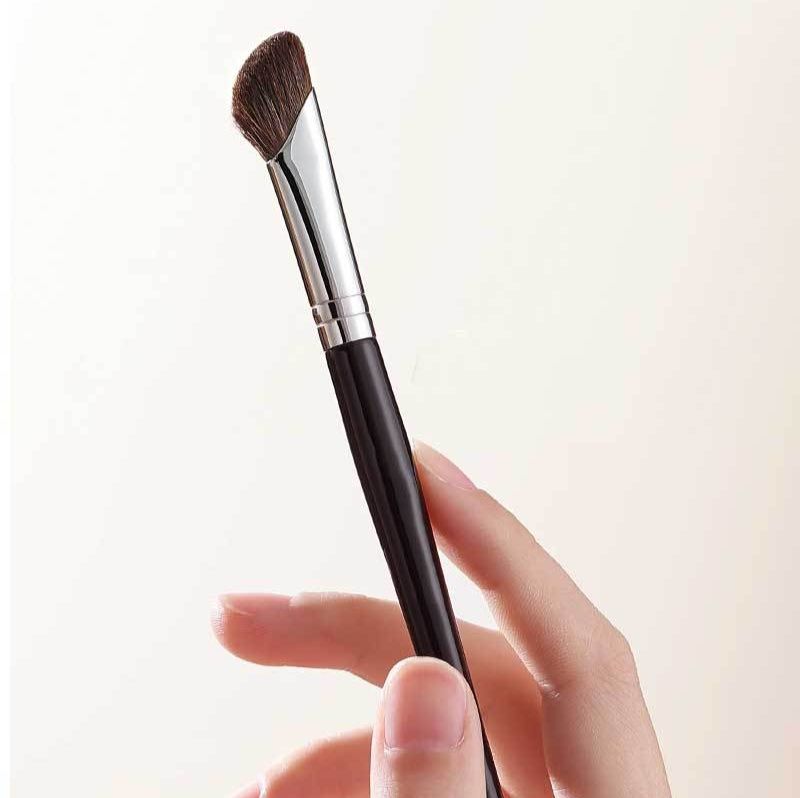 メイクブラシ プロ仕様斜めカット鼻影用コンシーラーブラシ