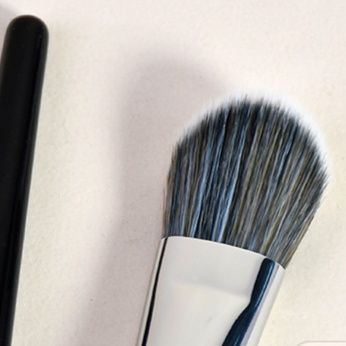 メイクブラシ 斜めカット高密度毛束コンシーラーブラシ