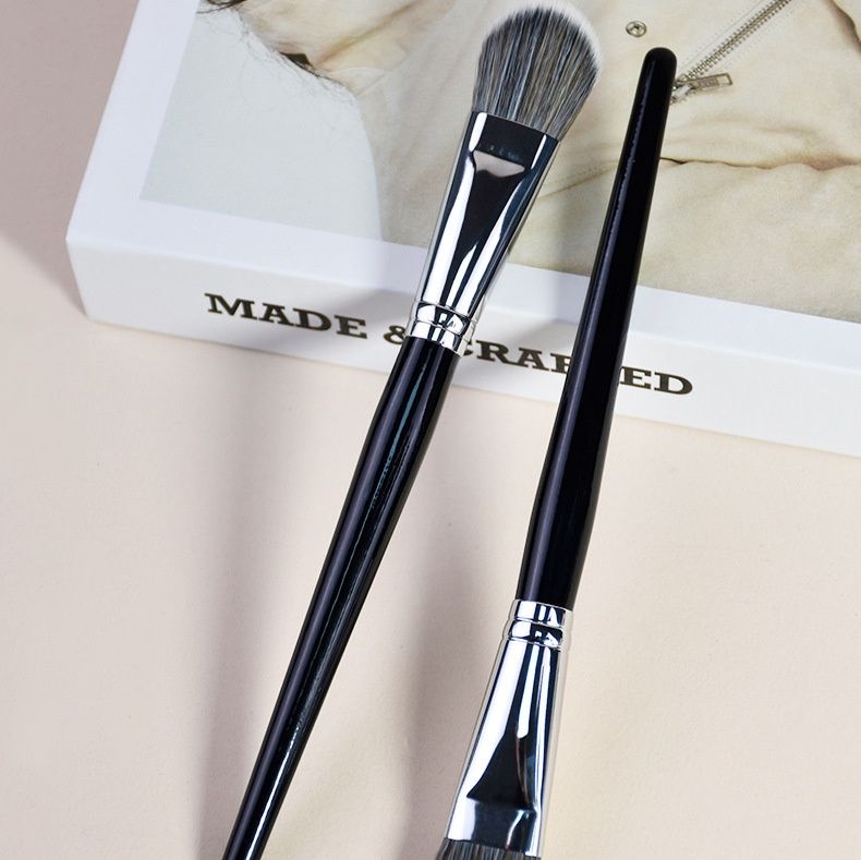 メイクブラシ 斜めカット高密度毛束コンシーラーブラシ