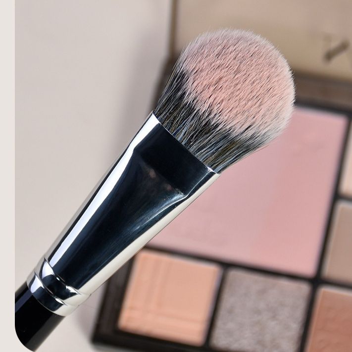 メイクブラシ 斜めカット高密度毛束コンシーラーブラシ