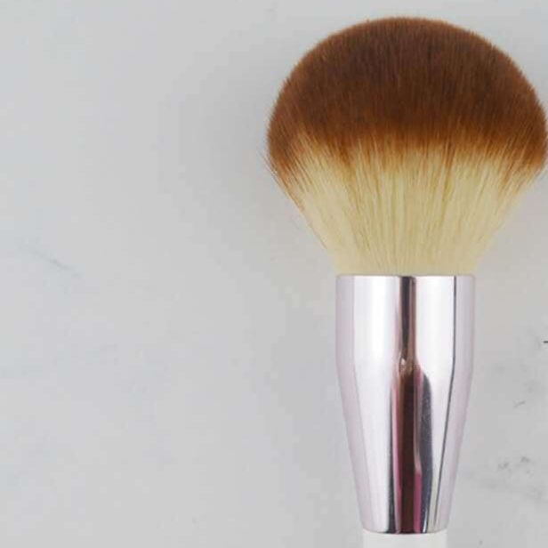 メイクブラシ ふんわり丸型チークブラシ 極上肌仕上げ