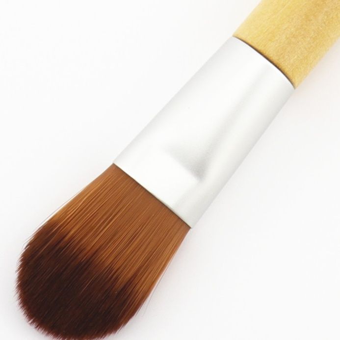 メイクブラシ 天然木柄フラット型チークブラシ