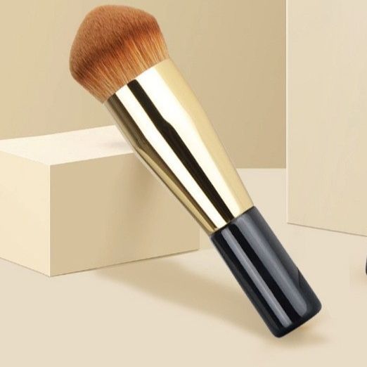 メイクブラシ 高級感溢れる丸型チークブラシ