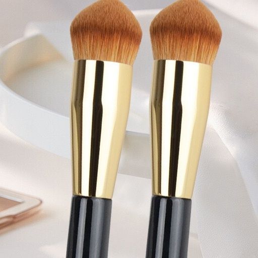 メイクブラシ 高級感溢れる丸型チークブラシ