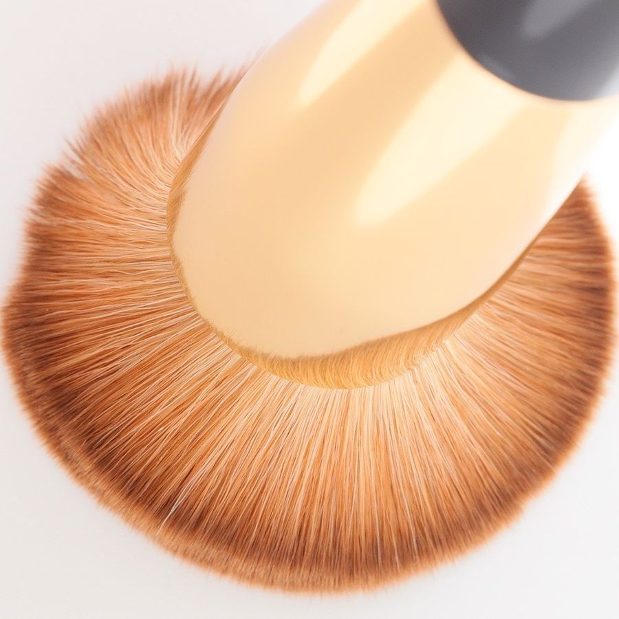 メイクブラシ 高級感溢れる丸型チークブラシ