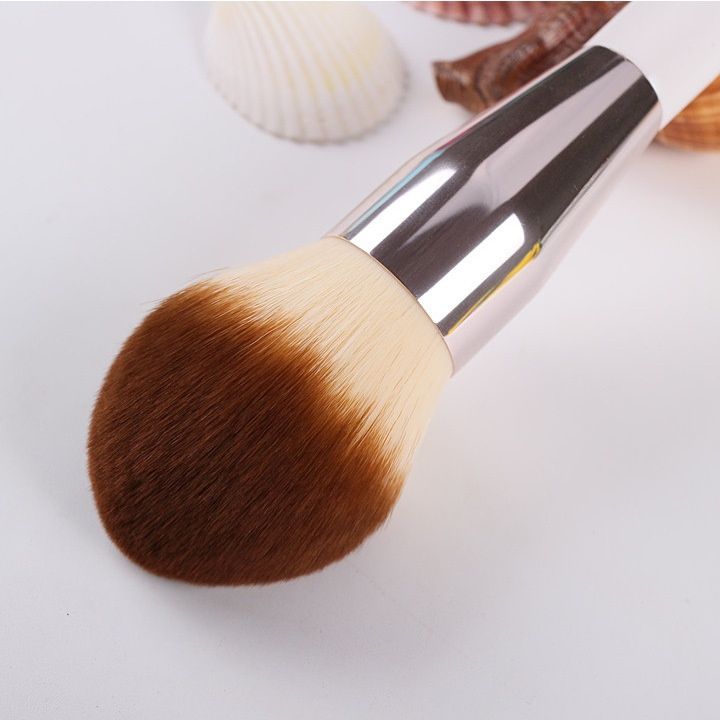 メイクブラシ ふんわり仕上げる丸型チークブラシ