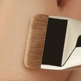メイクブラシ ファンデーション 紅顔一字型粉底刷