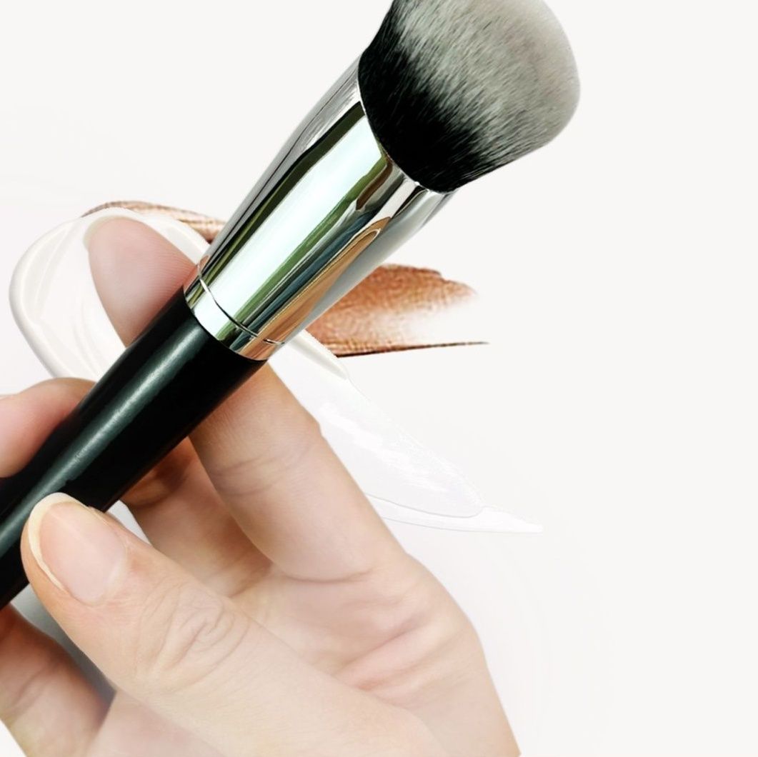 メイクブラシ ふんわり仕上げる丸型チークブラシ