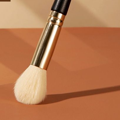 メイクブラシ 自然な血色感を叶える丸型チークブラシ