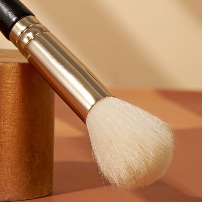 メイクブラシ 自然な血色感を叶える丸型チークブラシ
