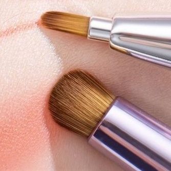 メイクブラシ 携帯用二刀流リップブラシ繰り出し式