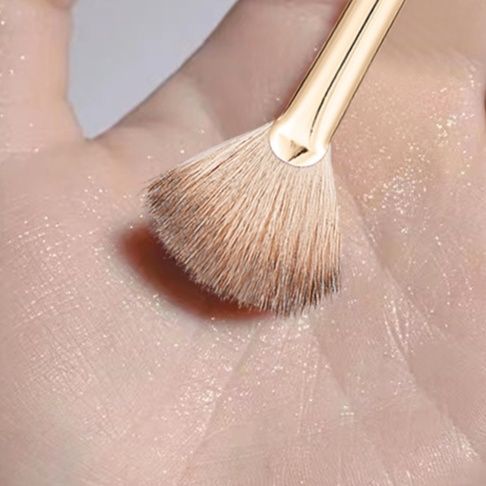 メイクブラシ 扇形ファンデーションブラシ プロ仕様