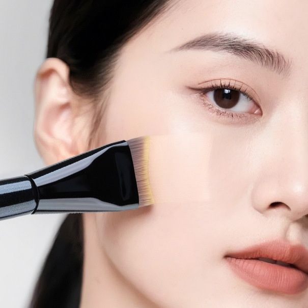 メイクブラシ プロ仕上げ斜めカット平筆ファンデーションブラシ