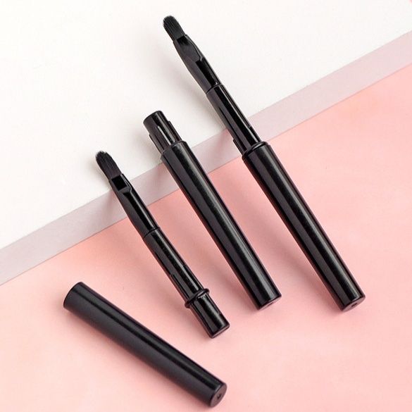 メイクブラシ プロ仕様繰り出し式リップブラシ