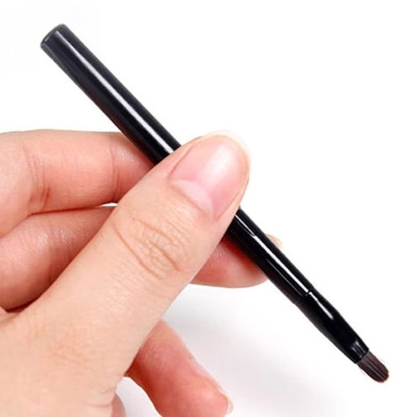 メイクブラシ プロ仕様繰り出し式リップブラシ