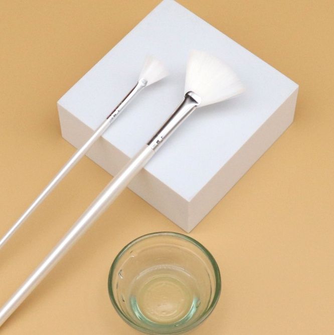 メイクブラシ 扇形シリコンファンデーションブラシ