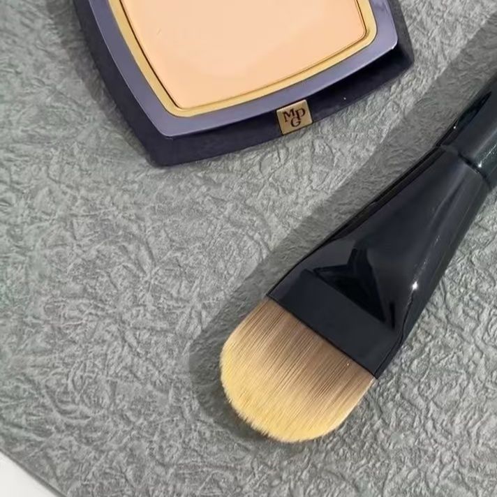 メイクブラシ プロ仕上げ扁平ファンデーションブラシ