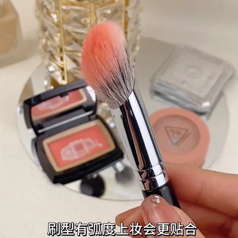 メイクブラシ チーク 絹のようなタッチ頬彩ブラシ
