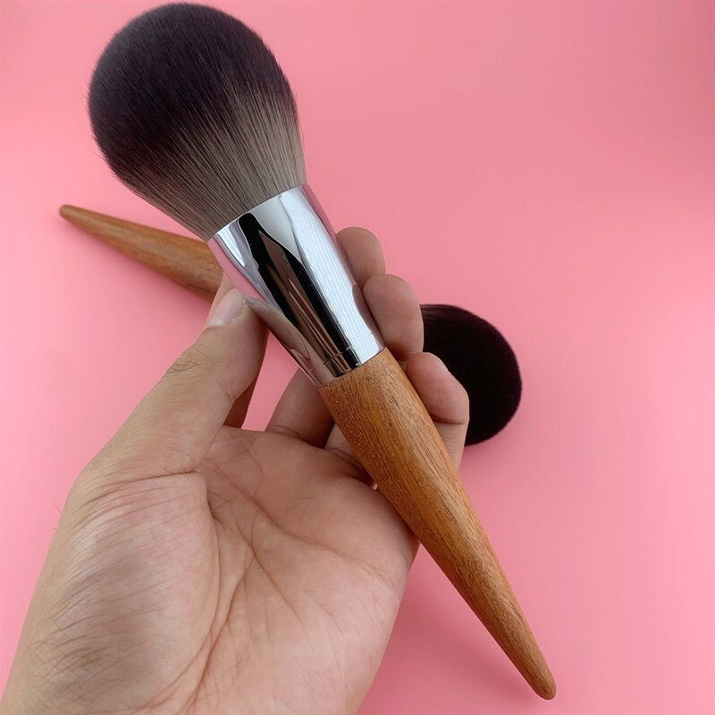 メイクブラシ 天然木ハンドル ファンデーション専用丸型ブラシ